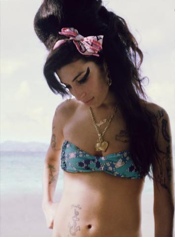 Foto: Bryan Adams. Amy Winehouse portree, Mustique 2007